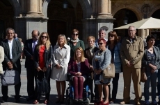 Foto 4 - Minuto de silencio en repulsa por la lacra social de la violencia de género