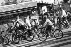 Foto 3 - Una marcha ciclista recorre la ciudad para concienciar sobre el transporte sostenible