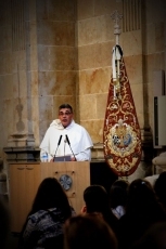 Foto 5 -  Fray Luis García Matamoro pregona los actos de la Archicofradía del Rosario
