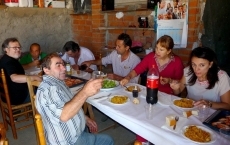 Foto 4 - La peña ‘La Cocineta de Benja’ disfruta de las fiestas de San Mateo en la mesa
