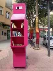 El Barrio del Oeste estrena una original bibliocabina