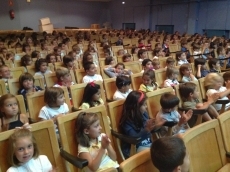 Abrazos y risas en el comienzo del curso en el Colegio Marista Champagnat