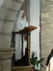 ‘Teresa, la jardinera de la luz’ llena la cuidada iglesia de la localidad 