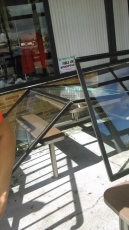 Dos mujeres heridas al caerles encima una cristalera en el área de Capuchinos