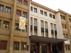 El Colegio San Juan Bosco se suma a la propuesta de Pyfano elaborando un gran lazo dorado