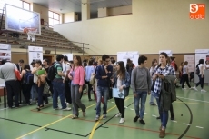 Más de 60 expositores muestran a los nuevos estudiantes sus posibilidades en la USAL