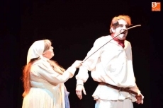 Foto 4 - ‘La Ramita de Hierbabuena’ encandila a los más pequeños en el teatro