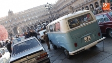 Foto 6 - La solidaridad protagoniza la concentración navideña de coches clásicos