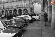 Foto 5 - La solidaridad protagoniza la concentración navideña de coches clásicos