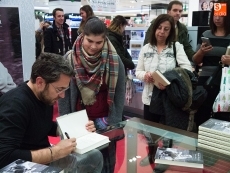 Foto 3 - Maxim Huerta firma en El Corte Inglés ejemplares de su última novela