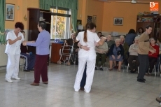Foto 4 - Animada tarde de baile en la Residencia Mixta con ‘Sabor a Fresa’