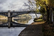 En la orilla del agua