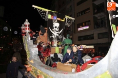 Siete carrozas escoltan a los tronos reales 