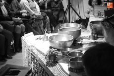 El sonido de los cuencos tibetanos impregna la Casa de las Conchas