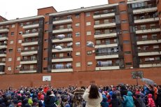 Las Esclavas del Sagrado Corazón de Jesús forma un gran corazón por la paz