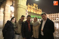 La fachada del Ayuntamiento se ilumina de verde y amarillo para apoyar a las personas con...