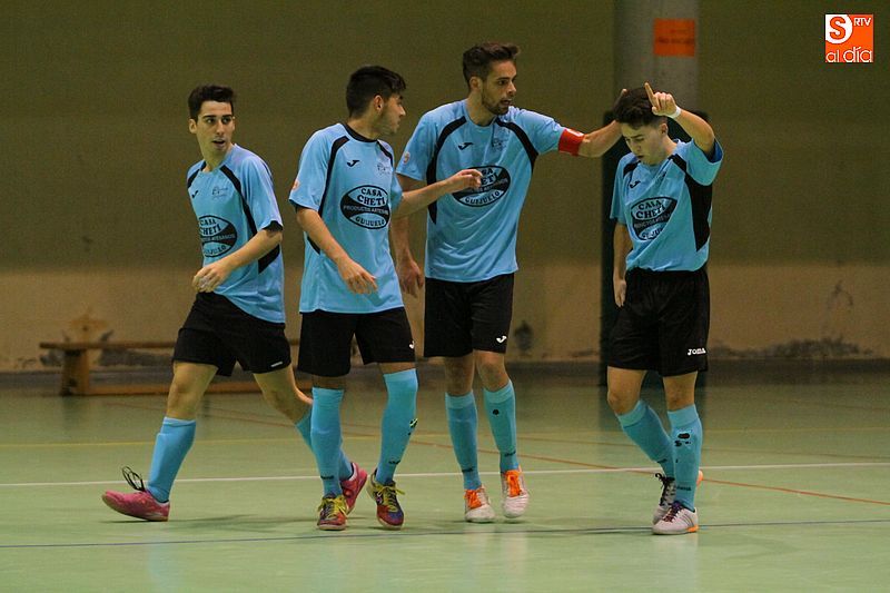 El Alhambra celebra el gol del empate marcado por Bernal.