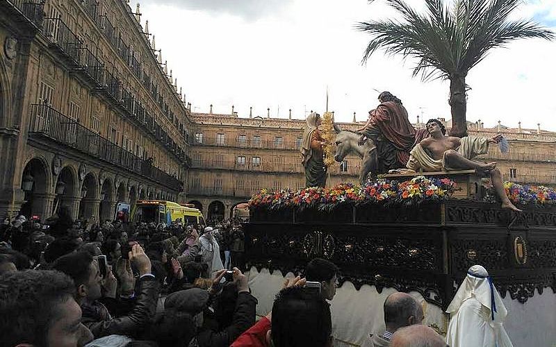 Momento en el la ambulancia llega, en plena procesión de La Borriquilla