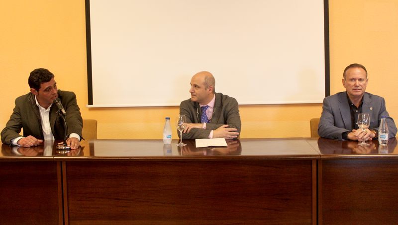 Luis Ángel Cabezas, Jorge Llorente y Román Javier Hernández en el acto de clausura de la jornada