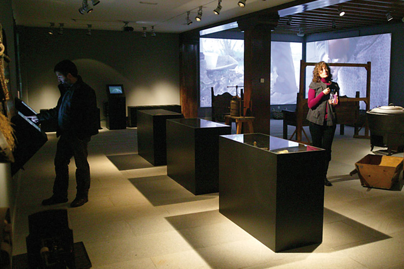 visitantes en el Museo de la Industria Chacinera.