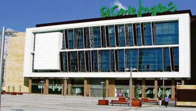 Fachada de El Corte Inglés en la Plaza de la Concordia