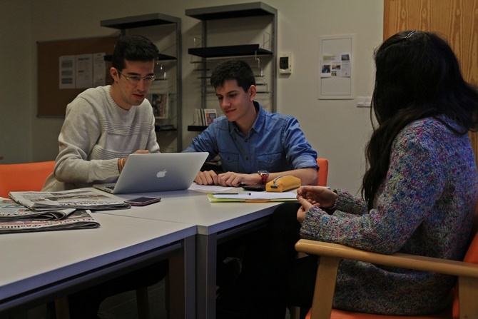 Solicitan al Ayuntamiento subvencionar un bono bus joven de precio reducido 