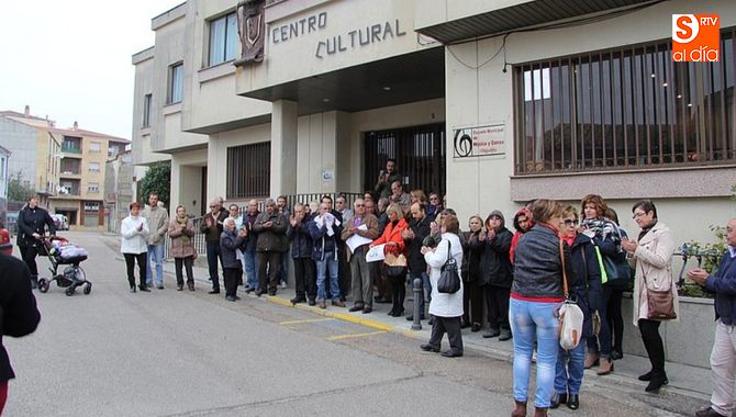 El Ayuntamiento también promovió un minuto de silencio en recuerdo a las víctimas del atentado de París