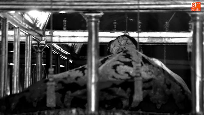 Cientos de personas participaron de la devoción en la procesión del Santo Entierro