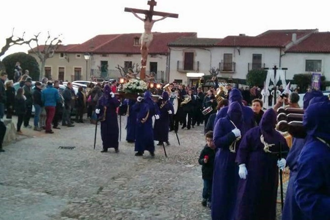 La procesión de La Carrera a su paso por los jardines de La Fortaleza