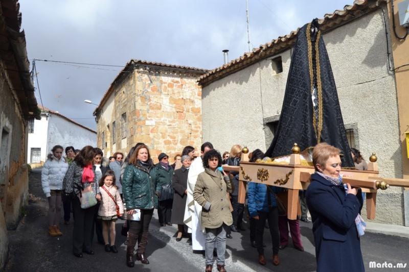 Cánticos y oraciones en la procesión del Encuentro