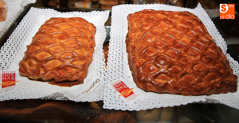 Aspecto de dos hornazos de La Tahona Delicatessen