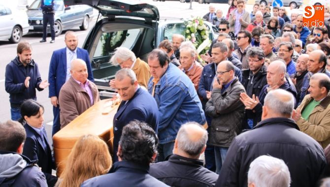 Familiares, amigos y políticos salmantinos y regionales dan su último adiós a Tina Martín  