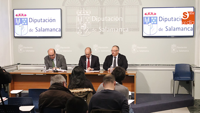 El presidente de la Diputación presentó las bases para acceder a las ayudas (Foto de Álex López)