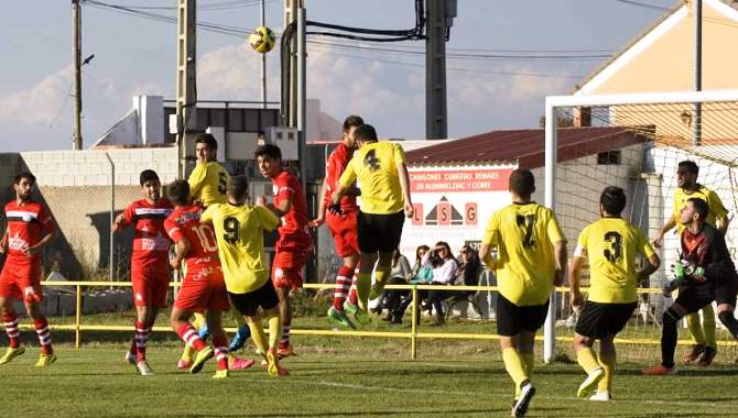 Una acción del partido entre el CD Mojados y Unionistas CF