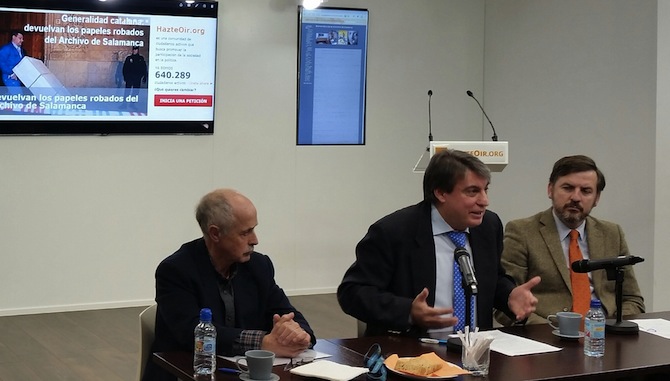 Policarpo Sánchez, en el centro, durante la rueda de prensa celebrada en Madrid