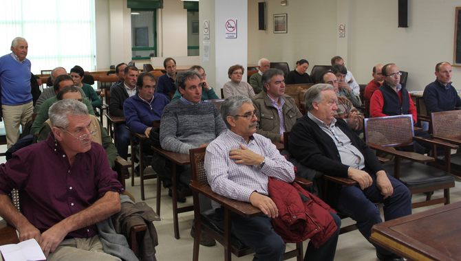A la reunión asistieron ganaderos afectados por los ataques, aunque salieron como entraron