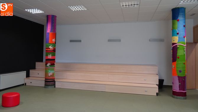 Columnas de la sala que acoge los distintos espectáculos de animación a la lectura