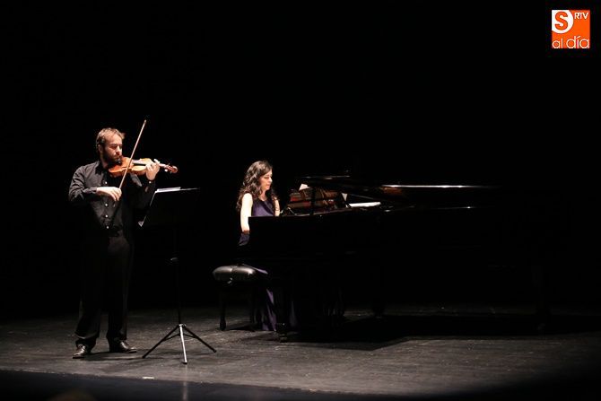 Recital de Confronting Silence