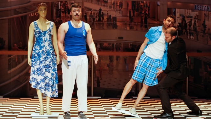 Una de las escenas de Galerías Tonterías, de Spasmo Teatro