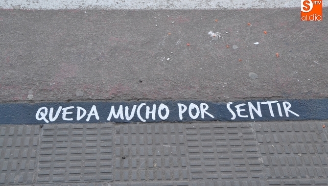 1Foto: Un paso de cebra con mensajes