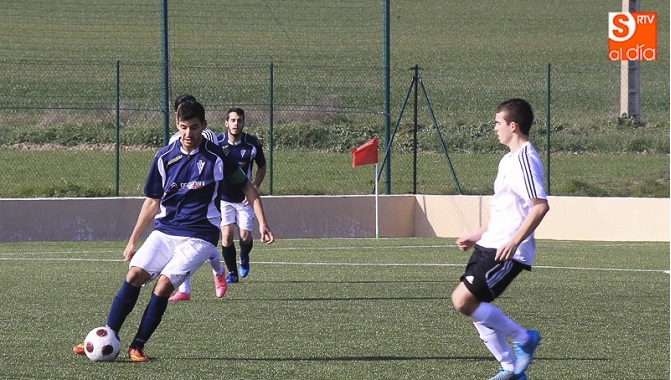Un momento del partido de este domingo en El Salinar