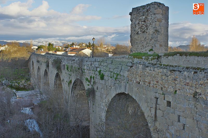 Vista del puente desde el castillo de Puente del Congosto.