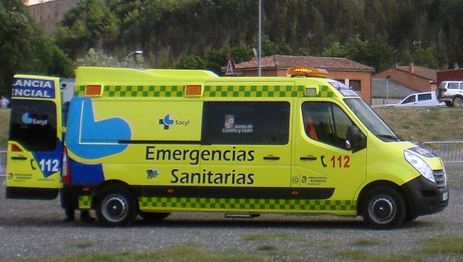 Una ambulancia trasladó al herido al Hospital Clínico