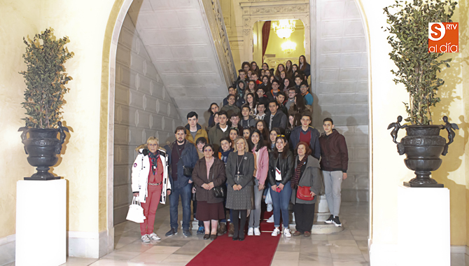 Los alumnos gallegos, en el Ayuntamiento. Fotos: Alejandro López