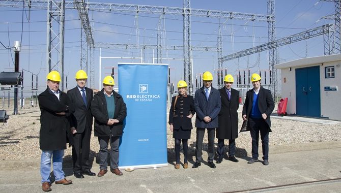Visita de los responsables de Red Eléctrica y Ayuntamiento a la subestación