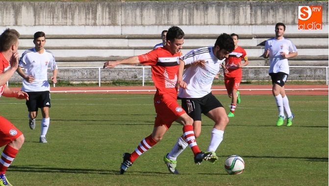 Momento del partido entre el Salmantino y Unionistas B en Las Pistas