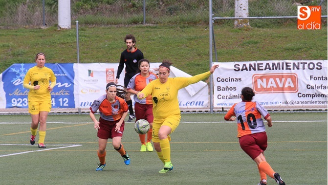 Momento del partido entre el Carbajosa y el San Juanillo