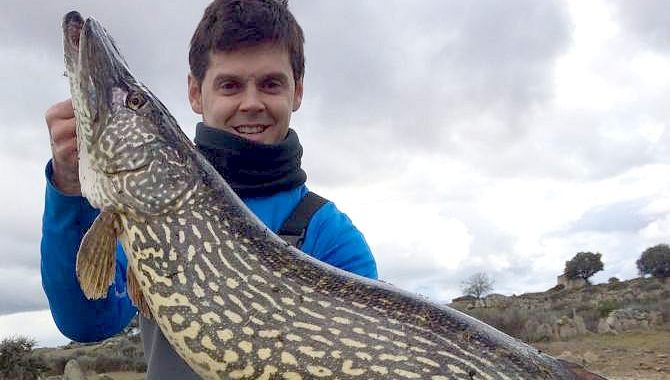 Extraordinario lucio de 10,5 kilos capturado por Marcos  