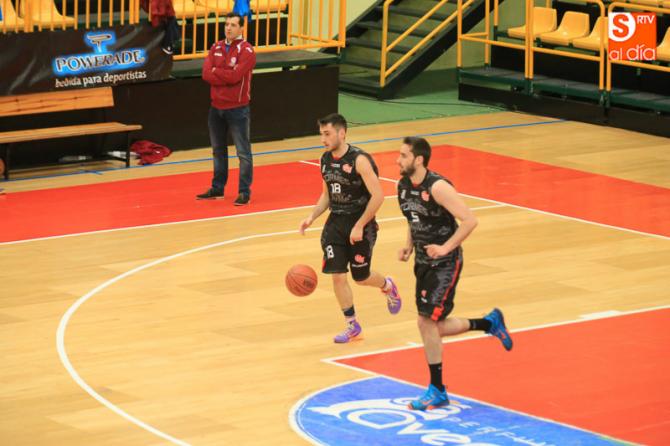 Dos jugadores del C. B Tormes, durante un partido anterior