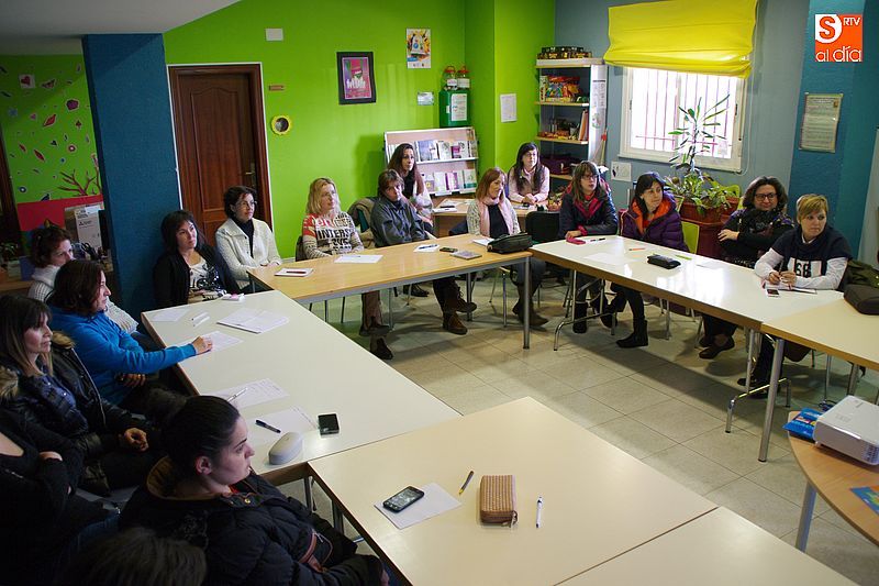 La VI Escuela de Padres comienza sus clases  